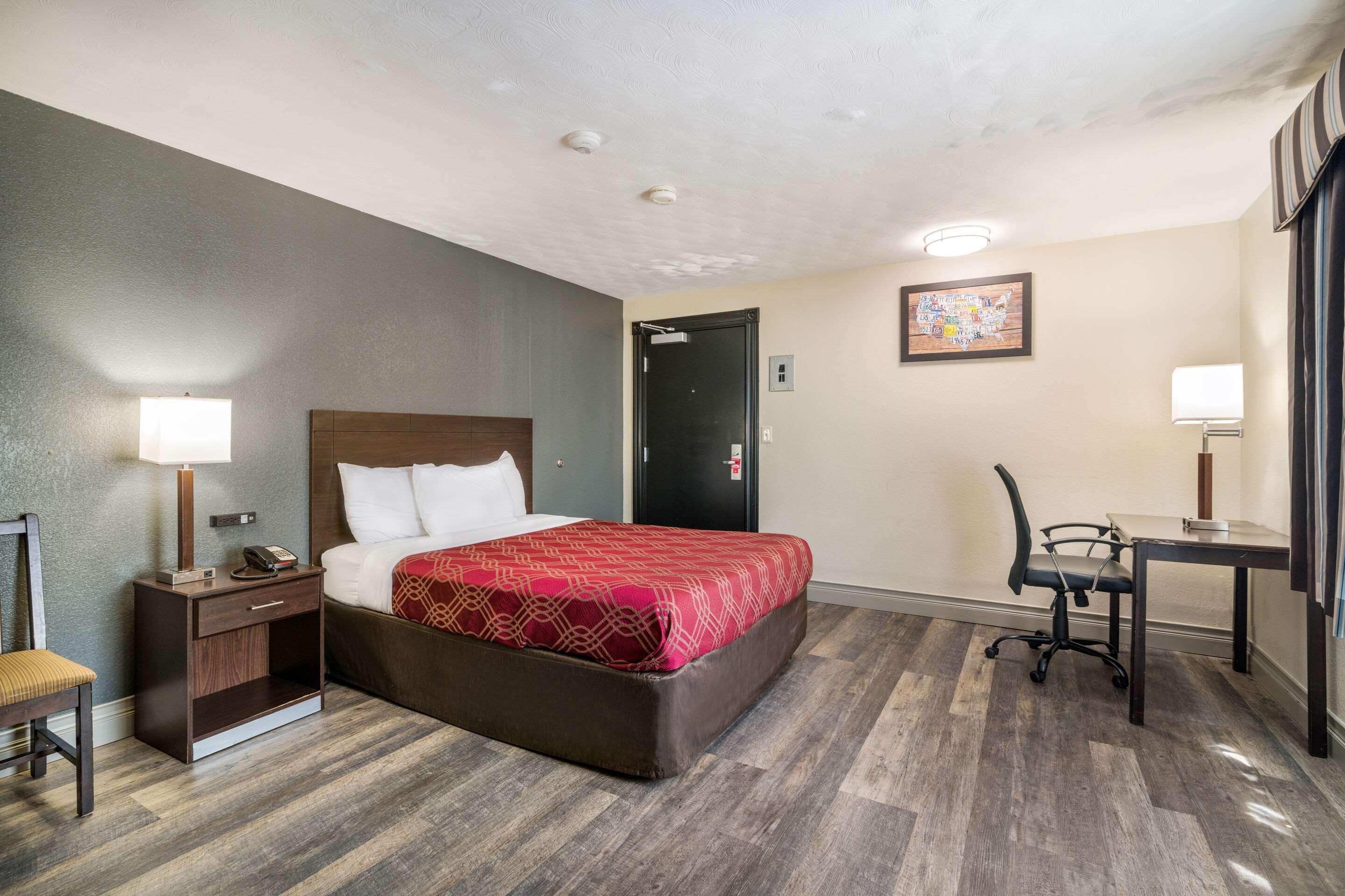 Econo Lodge Boston-Malden Exterior photo